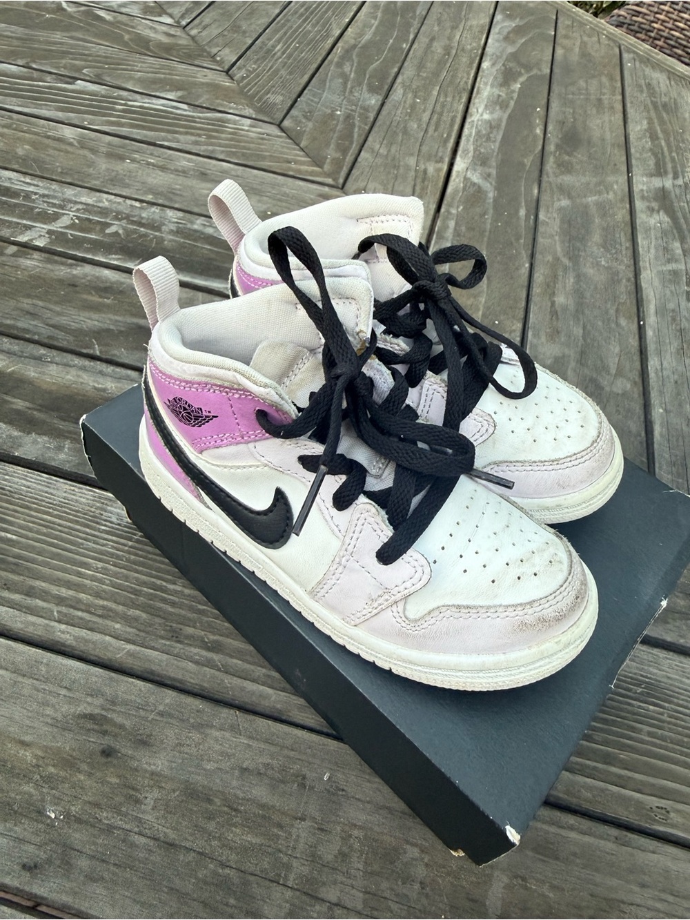 Nike Kids Jordon 1 Mid High-Top Sneakers in White, Lavender and Black - Picture 10 of 13